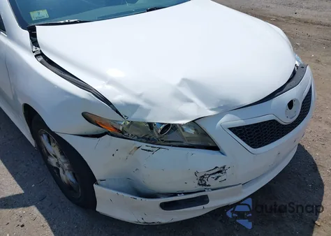 2007 Toyota Camry Se z USA, uszkodzony, nr VIN 4T1BE46K47U704856